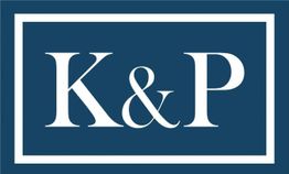 Weiße Buchstaben "K & P" auf dunkelblauem Hintergrund mit weißem Rand.