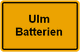 Gelbes Straßenschild mit der Aufschrift "Ulm Batterien".