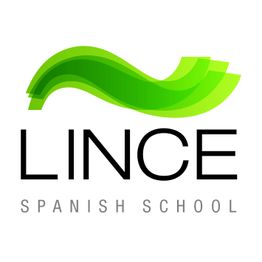 Logotipo de Lince Spanish School con diseño verde en forma de ola sobre el texto.
