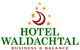 Logo des Hotel Waldachtal: Halbmond mit Sternen darüber, Schriftzug "Business & Balance".