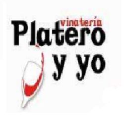 Logotipo de "Vinatería Platero y Yo" con copa de vino roja estilizada.