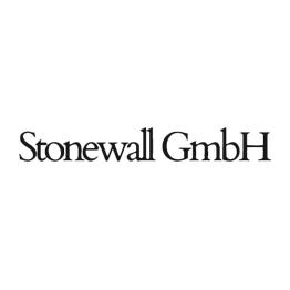 Schwarzer Text "Stonewall GmbH" auf weißem Hintergrund.