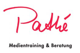 Rotes Pathé-Logo mit schwarzem Text "Medientraining & Beratung" darunter.