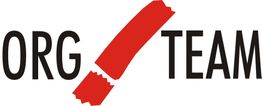 Schwarzer Text "ORG!TEAM" mit rotem Klebeband als Ausrufezeichen zwischen den Worten.