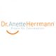 Logo von Dr. Anette Herrmann, Praxis für Zahnmedizin, mit einem orangen Lächeln-Symbol.