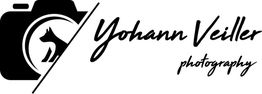 Appareil photo stylisé avec un chien et le texte "Yohann Veiller Photography".