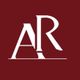 Weiße Buchstaben "AR" auf dunkelrotem Hintergrund.