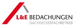 Logo von L&E Bedachungen, Dachdeckereifachbetrieb, mit stilisiertem roten und grauen Dach.