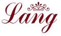 Schriftzug "Lang" in roter, eleganter Schrift mit dekorativem Element darüber.