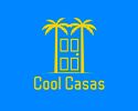 Logotipo con puerta, dos palmeras y el texto "Cool Casas" sobre fondo azul.