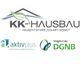 KK-HAUSBAU-Logo mit Partnerlogos von Aktivplus und DGNB darunter.