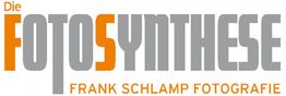Logo mit Text: "Die Fotosynthese - Frank Schlamp Fotografie" in Grau und Orange.