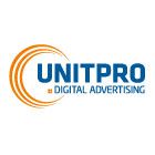 Logo von UnitPro Digital Advertising mit orangenen Kreisen um blauen Text.
