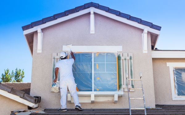 Wie spezielle Fassadenfarben die Energieeffizienz von Gebäuden verbessern: Vorteile im Überblick