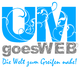 Blaue und graue Schrift: "UM goesWEB, Die Welt zum Greifen nahe!" mit dekorativen Elementen.