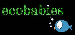 A palavra "ecobabies" em verde e um peixe azul desenhado abaixo, com bolhas no fundo preto.