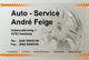 Auto-Service-Werbung mit Telefonnummern, Adresse, Autoreifen und gelb-rotem Randdekoration.