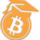 Oranje bitcoin-symbool met een academische hoed er bovenop.
