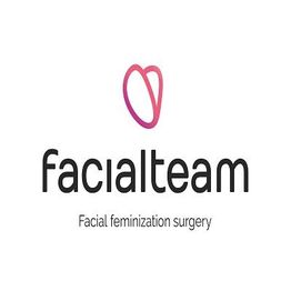 Logotipo de Facialteam, con texto "Facial feminization surgery" y un símbolo rosa en forma de corazón.