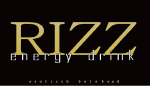 Schwarzer Hintergrund mit gelbem Text „RIZZ energy drink" und darunter „natürlich belebt“.