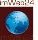 Blauer Globus mit "imWeb24" in braunem Text auf einem dunkelroten Hintergrund.