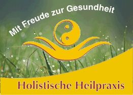 Logo mit gelbem Yin-Yang und Text: "Mit Freude zur Gesundheit. Holistische Heilpraxis".