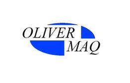 Logotipo com texto "OLIVER MAQ" e formas geométricas azuis.