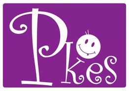 Texto: "Pokes" en blanco sobre fondo morado, con una cara sonriente en la letra "o".