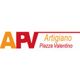 Logo di "APV Artigiano Piazza Valentino" con testo rosso e arancione su sfondo bianco.