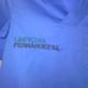 Uniforme azul con el texto "LIMPIEZAS FERNÁNDEZ S.L." bordado en el pecho.