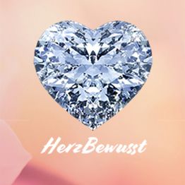 Herzförmiger Diamant auf rosa Hintergrund mit dem Schriftzug "HerzBewusst" darunter.