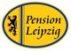 Gelbes Logo der Pension Leipzig mit schwarzer Schrift und einem Löwenemblem an der Seite.