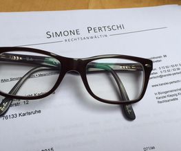 Rechtsanwältin Simone Pertschi Logo
