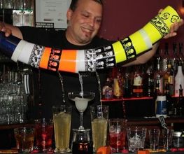 9 Drinks gleichzeitig eingießen