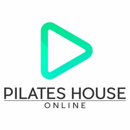 Logotipo de Pilates House Online, con un triángulo verde apuntando a la derecha.