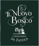 Logo di "Il Nuovo Bosco" con scritta "L'agriturismo da favola" su sfondo verde scuro.