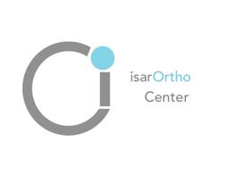 Logo mit grauem C, Punkt in Blau, Text: isarOrtho Center.