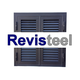 Finestra in metallo scuro con il logo "Revisteel" sovrapposto, su sfondo bianco.
