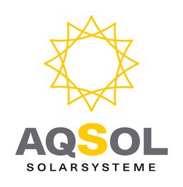 Gelbes, geometrisches Sternsymbol über dem Text "AQSOL SOLARSYSTEME".