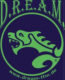 Logo mit grünem Drachenkopf und Text "D.R.E.A.M." und Website "www.dream-ffm.de" auf blauem Hintergrund.
