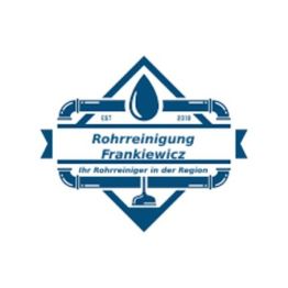 Logo der Rohrreinigung Frankiewicz mit einem Wassertropfen und Rohren in Blau und Weiß.