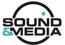Logo mit Schrift "Sound & Media", schwarzer Kreis, blauer Punkt und "&" in Blau.