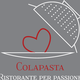 Logo con scolapasta, cuore e scritta "Colapasta, Ristorante per passione" su sfondo grigio.