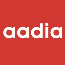 "Weißer Schriftzug 'aadia' auf rotem Hintergrund."