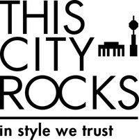 Text: "THIS CITY ROCKS in style we trust" mit Silhouette von Wahrzeichen.