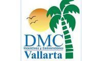 Logotipo de DMC Incentivos Vallarta con palma y sol al fondo.