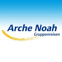 Logo von Arche Noah Gruppenreisen: Blauer Hintergrund, gelber Pinselstrich, Firmenname in Blau.