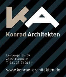Schwarz-gestreiftes Logo der Konrad Architekten mit Kontaktinfos und Webadresse.