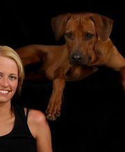Trainerin mit Trainerhund