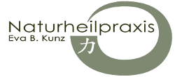 Logo der Naturheilpraxis mit grünem Kreis und dem Text 'Naturheilpraxis Eva B. Künz'.